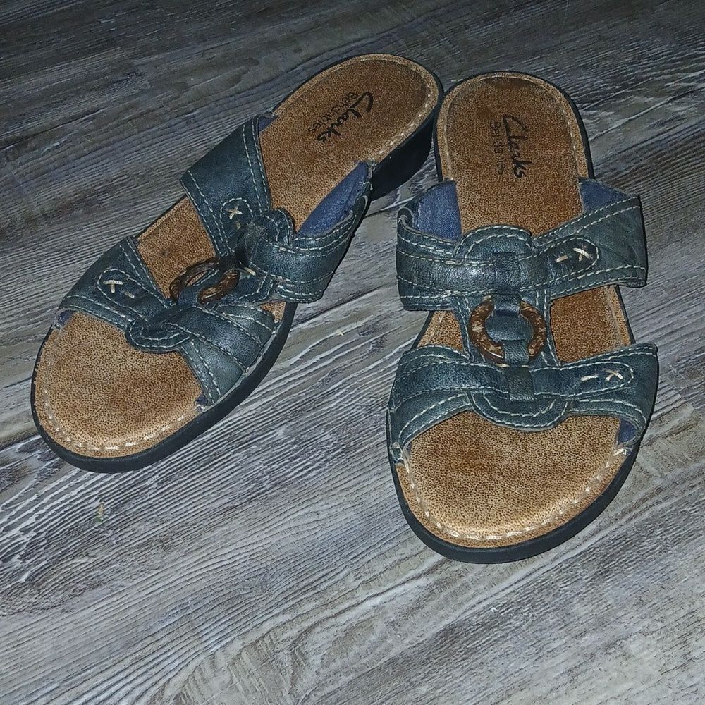 Clarks Bendable navy  leather sandals  Sz 8 EUC